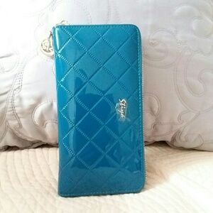 STIYA  Genuine Leather Glossy Zippered Wallet